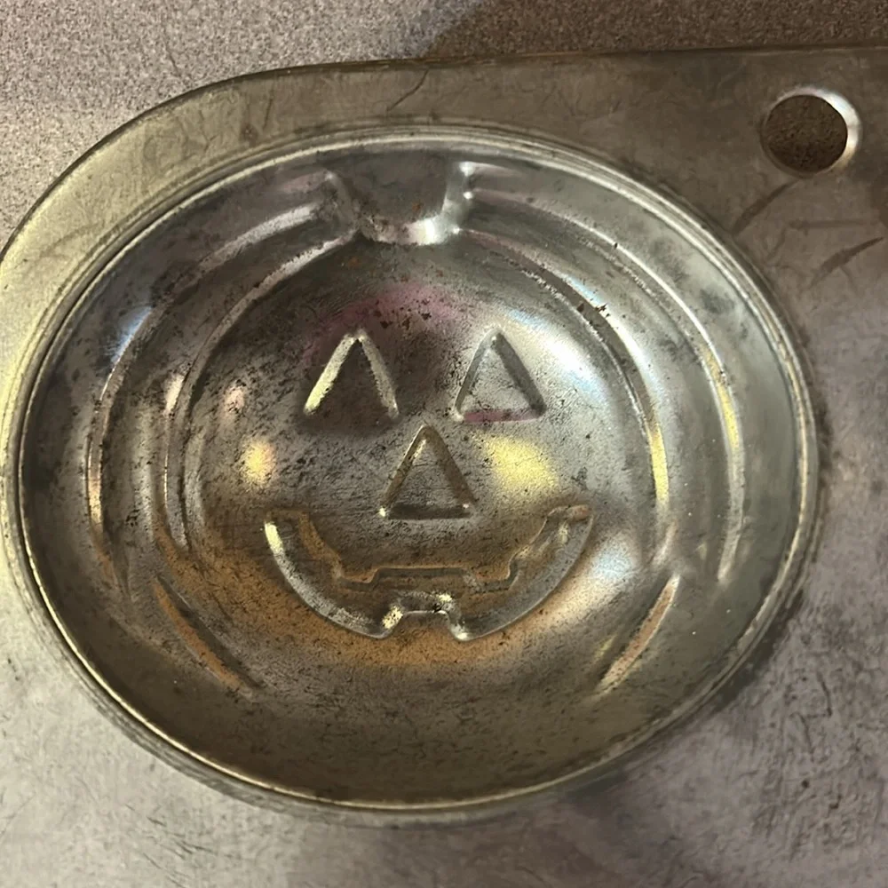 Jack-O-Lantern Baking Molds